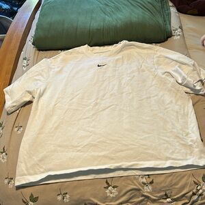 Nike women’s oversized cropped shirt